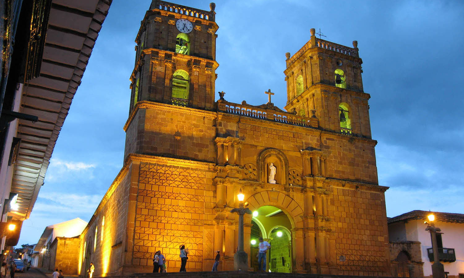 iglesia de noche